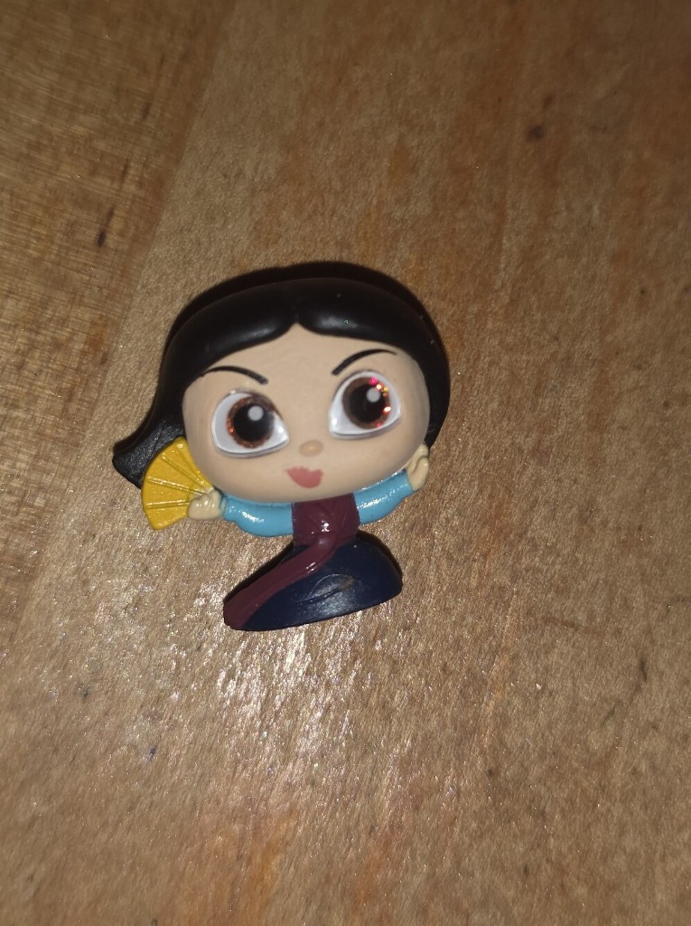 MULAN DISNEY DOORABLES MULAN WITH FAN RIVALING ROYALS BRAND NEW 1"